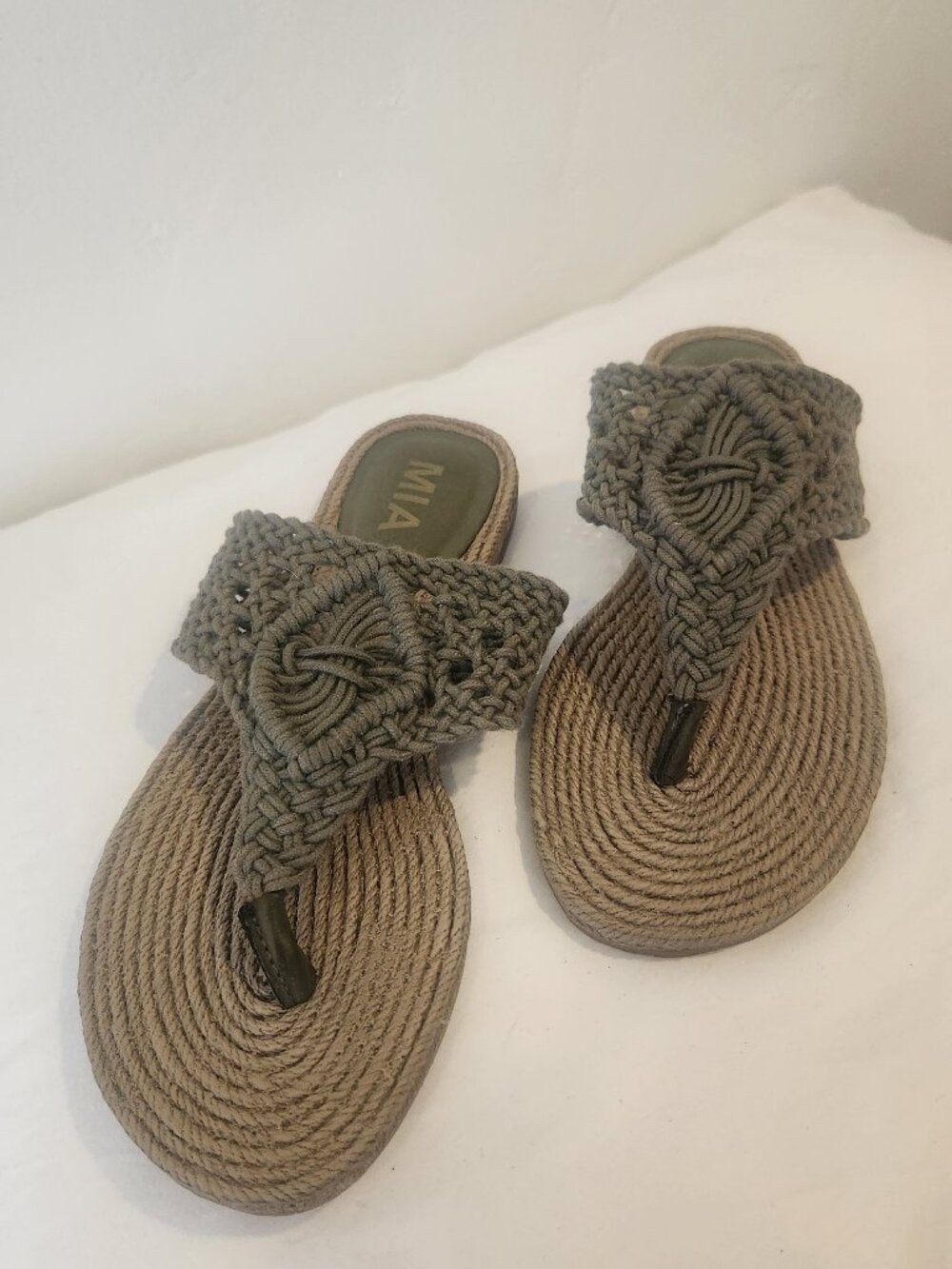 NWOT Mia woven flip flops, size 7.5